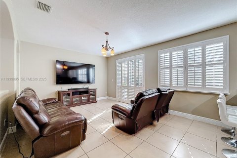 House in Miramar, Florida 4 bedrooms, 219.44 sq.m. № 1990949 - photo 13