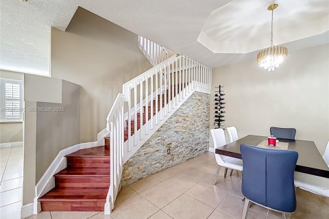 House in Miramar, Florida 4 bedrooms, 219.44 sq.m. № 1990949 - photo 7