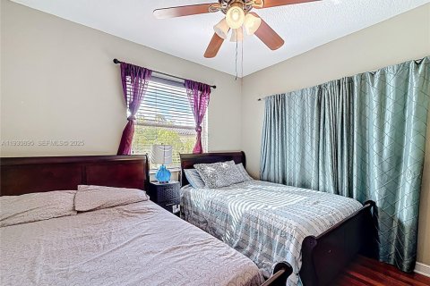 House in Miramar, Florida 4 bedrooms, 219.44 sq.m. № 1990949 - photo 11