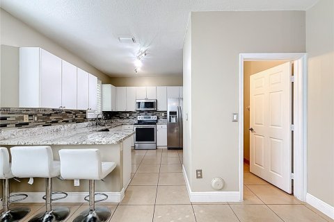 House in Miramar, Florida 4 bedrooms, 219.44 sq.m. № 1990949 - photo 12