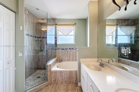 House in Miramar, Florida 4 bedrooms, 219.44 sq.m. № 1990949 - photo 5