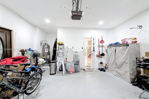 House in Miramar, Florida 4 bedrooms, 219.44 sq.m. № 1990949 - photo 28