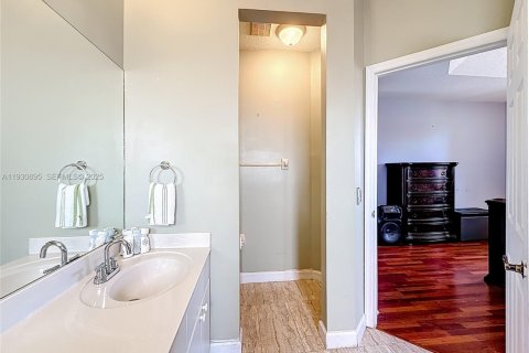 House in Miramar, Florida 4 bedrooms, 219.44 sq.m. № 1990949 - photo 24