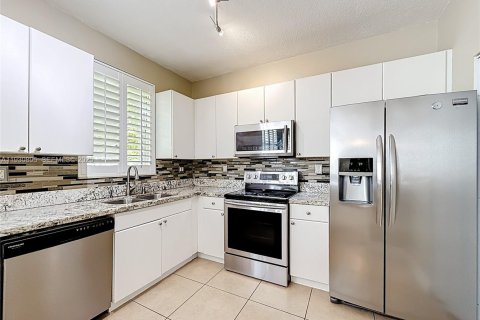 House in Miramar, Florida 4 bedrooms, 219.44 sq.m. № 1990949 - photo 14