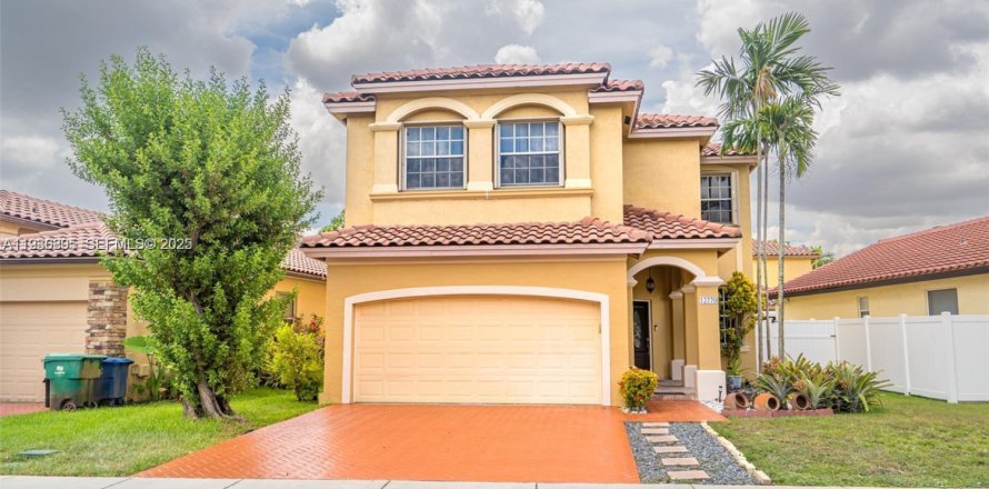 House in Miramar, Florida 4 bedrooms, 219.44 sq.m. № 1990949