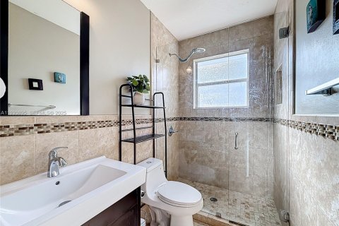 House in Miramar, Florida 4 bedrooms, 219.44 sq.m. № 1990949 - photo 3