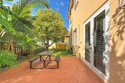 House in Miramar, Florida 4 bedrooms, 219.44 sq.m. № 1990949 - photo 30