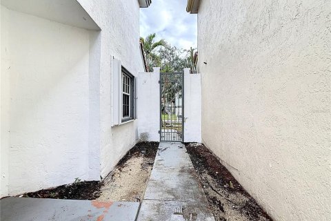 Villa ou maison à vendre à Hollywood, Floride: 3 chambres, 193.61 m2 № 1734289 - photo 5