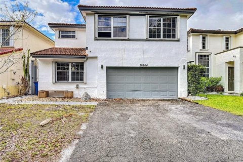 Villa ou maison à vendre à Hollywood, Floride: 3 chambres, 193.61 m2 № 1734289 - photo 2