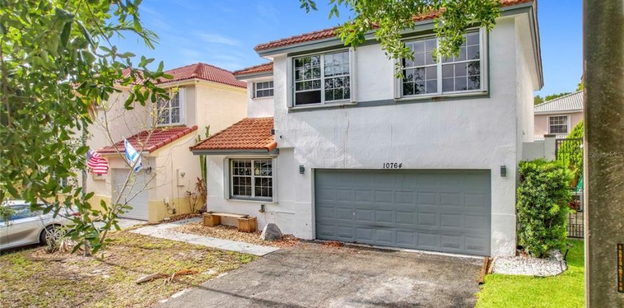 Villa ou maison à Hollywood, Floride 3 chambres, 193.61 m2 № 1734289
