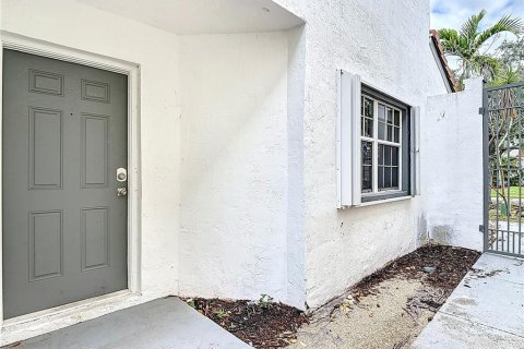 Villa ou maison à vendre à Hollywood, Floride: 3 chambres, 193.61 m2 № 1734289 - photo 4