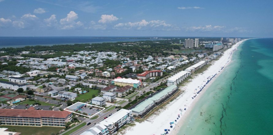Commercial property in Miramar Beach, Florida № 562590
