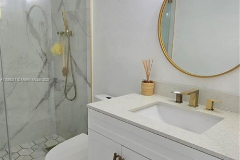 House in Homestead, Florida 3 bedrooms, 146.6 sq.m. № 1882221 - photo 12