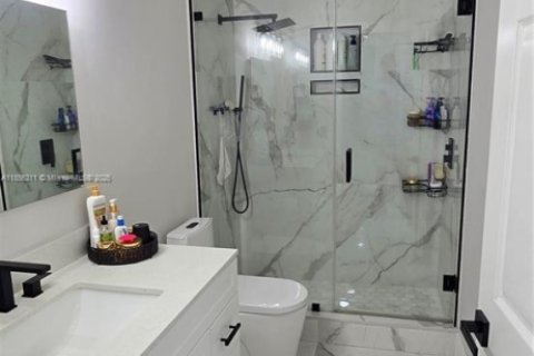 House in Homestead, Florida 3 bedrooms, 146.6 sq.m. № 1882221 - photo 5