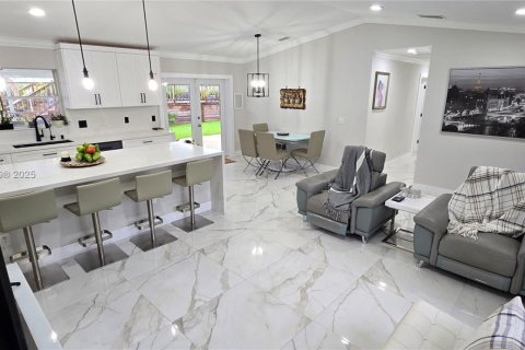 House in Homestead, Florida 3 bedrooms, 146.6 sq.m. № 1882221 - photo 20
