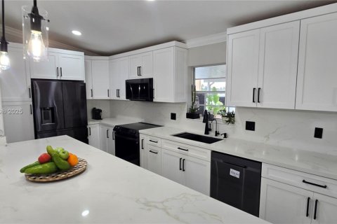 House in Homestead, Florida 3 bedrooms, 146.6 sq.m. № 1882221 - photo 23