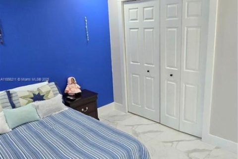 House in Homestead, Florida 3 bedrooms, 146.6 sq.m. № 1882221 - photo 9