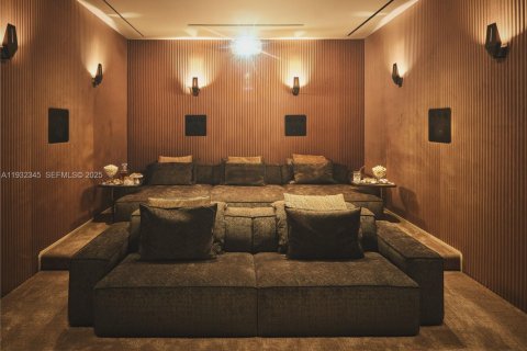 House in Miami, Florida 7 bedrooms, 993.03 sq.m. № 1991610 - photo 19
