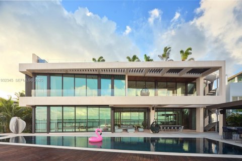 House in Miami, Florida 7 bedrooms, 993.03 sq.m. № 1991610 - photo 1