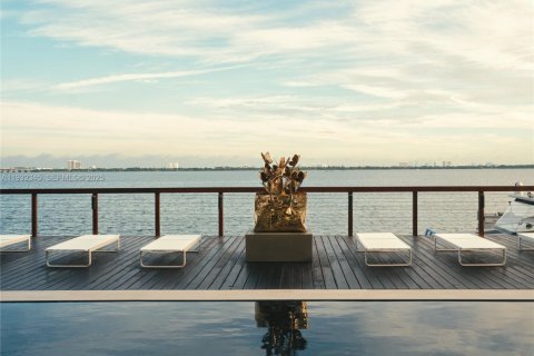 House in Miami, Florida 7 bedrooms, 993.03 sq.m. № 1991610 - photo 20