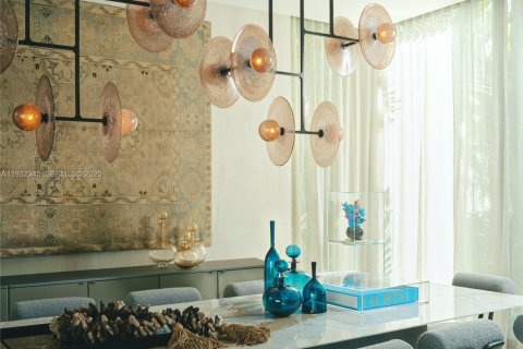 House in Miami, Florida 7 bedrooms, 993.03 sq.m. № 1991610 - photo 21