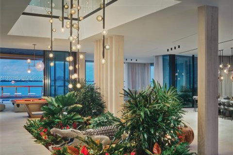 House in Miami, Florida 7 bedrooms, 993.03 sq.m. № 1991610 - photo 5