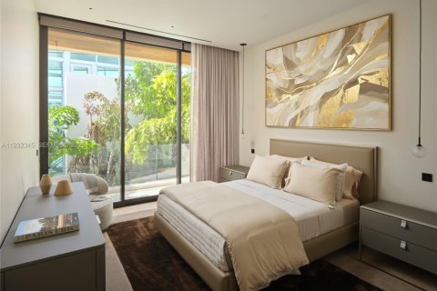 House in Miami, Florida 7 bedrooms, 993.03 sq.m. № 1991610 - photo 24