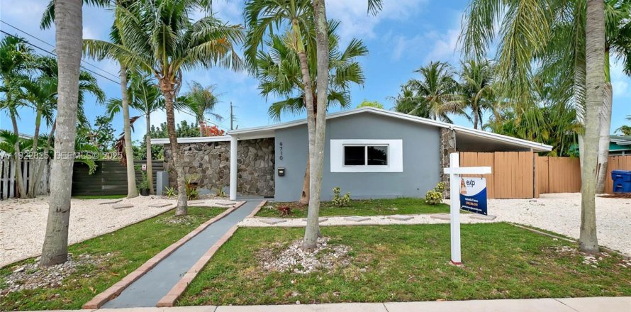 House in Miami, Florida 2 bedrooms № 1976719