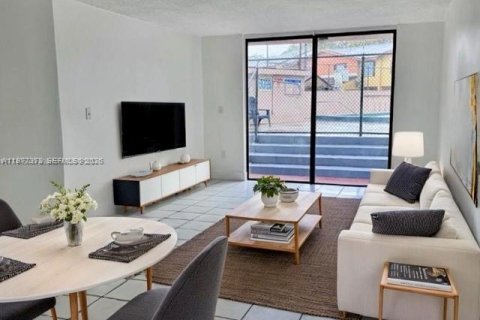 Commercial property in Miami, Florida № 2041658