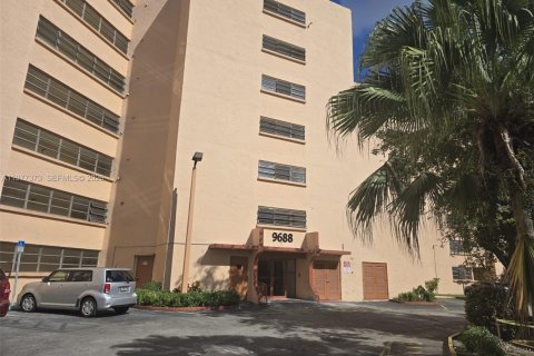 Commercial property in Miami, Florida № 2041658 - photo 25