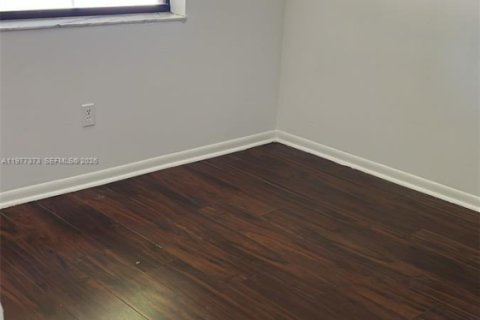 Commercial property in Miami, Florida № 2041658 - photo 28