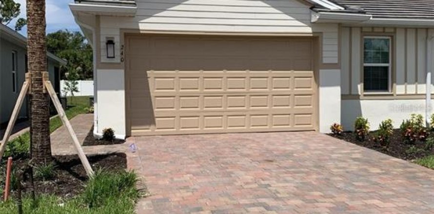 House in Venice, Florida 2 bedrooms, 138.98 sq.m. № 1652131