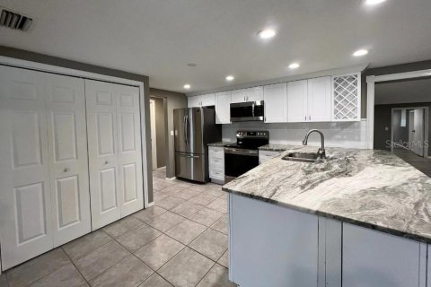 Casa en venta en Holiday, Florida, 4 dormitorios, 256.41 m2 № 1821151 - foto 9