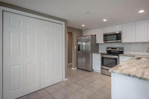 Casa en venta en Holiday, Florida, 4 dormitorios, 256.41 m2 № 1821151 - foto 12