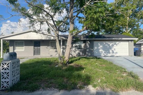 Casa en venta en Holiday, Florida, 4 dormitorios, 256.41 m2 № 1821151 - foto 1