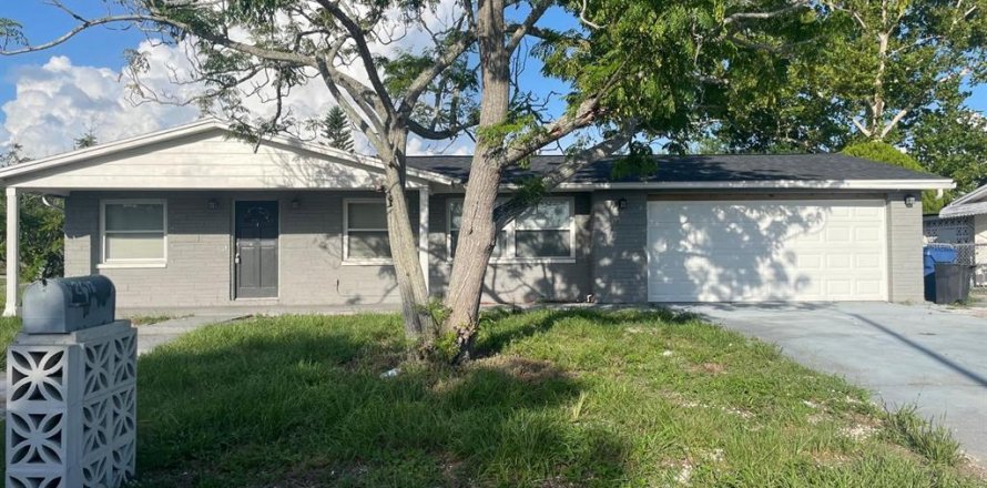 Casa en Holiday, Florida 4 dormitorios, 256.41 m2 № 1821151