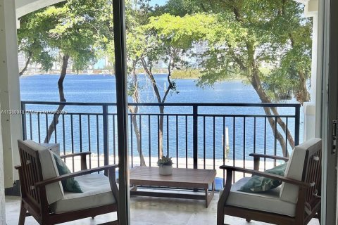 Снять в аренду кондоминиум в Авентура, Флорида 3 спальни, 122.63м2, № 1957889 - фото 2