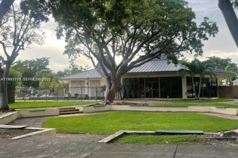 Copropriété à vendre à Miami, Floride: 2 chambres, 117.61 m2 № 2003876 - photo 23