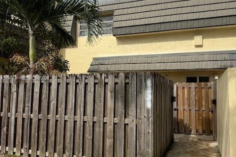 Copropriété à vendre à Miami, Floride: 2 chambres, 117.61 m2 № 2003876 - photo 1