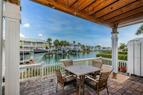 Condo in Saint Petersburg, Florida, 1 bedroom  № 2235450 - photo 11