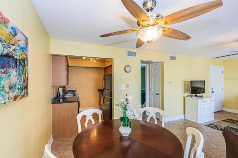 Condo in Saint Petersburg, Florida, 1 bedroom  № 2235450 - photo 17