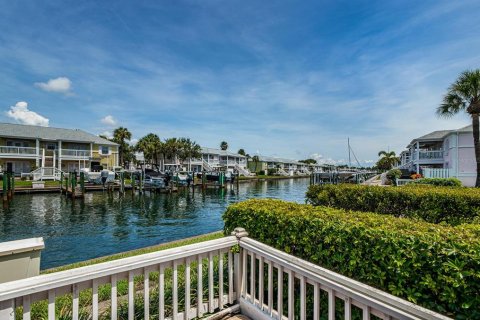 Condo in Saint Petersburg, Florida, 1 bedroom  № 2235450 - photo 9