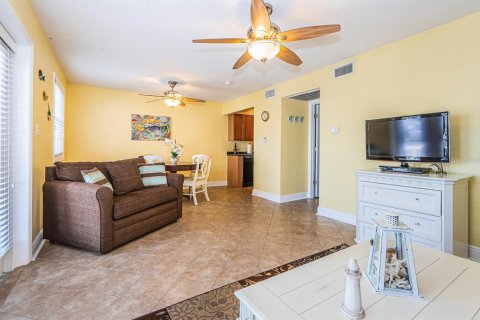 Condo in Saint Petersburg, Florida, 1 bedroom  № 2235450 - photo 22