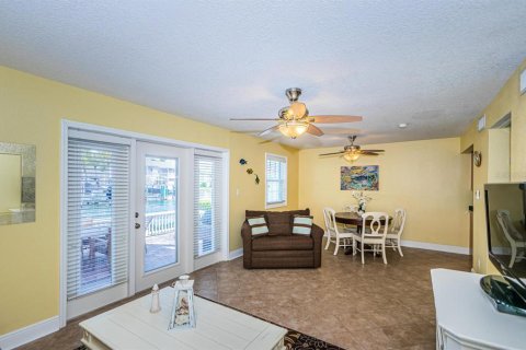 Condo in Saint Petersburg, Florida, 1 bedroom  № 2235450 - photo 23