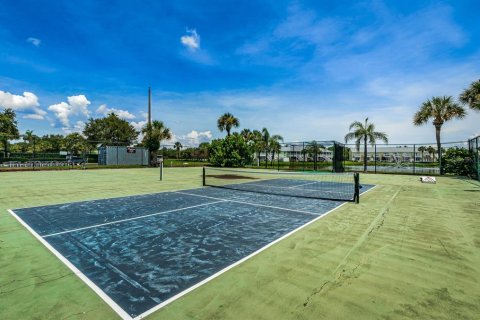 Condo in Saint Petersburg, Florida, 1 bedroom  № 2235450 - photo 2