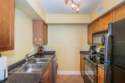 Condo in Saint Petersburg, Florida, 1 bedroom  № 2235450 - photo 16