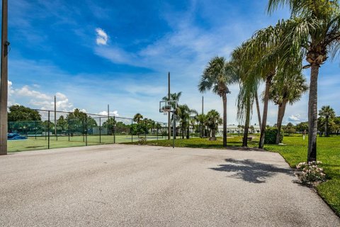 Condo in Saint Petersburg, Florida, 1 bedroom  № 2235450 - photo 3