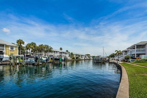 Condo in Saint Petersburg, Florida, 1 bedroom  № 2235450 - photo 7
