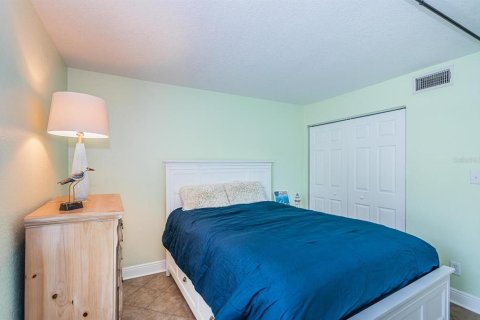 Condo in Saint Petersburg, Florida, 1 bedroom  № 2235450 - photo 14