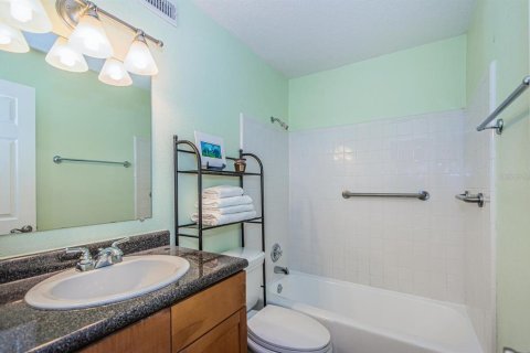 Condo in Saint Petersburg, Florida, 1 bedroom  № 2235450 - photo 13